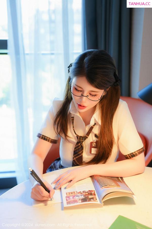 甜妮  [XiuRen]高清写真图 2024.07.04 No.8803 甜妮 丰腴美臀第14张图片